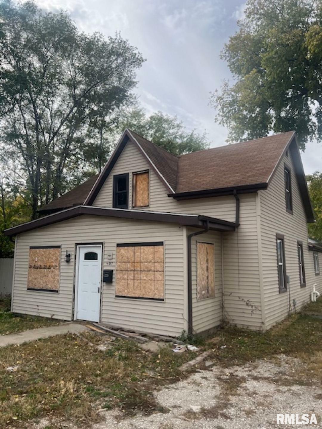 Property Photo:  607 Mechanic Street  IL 61554 