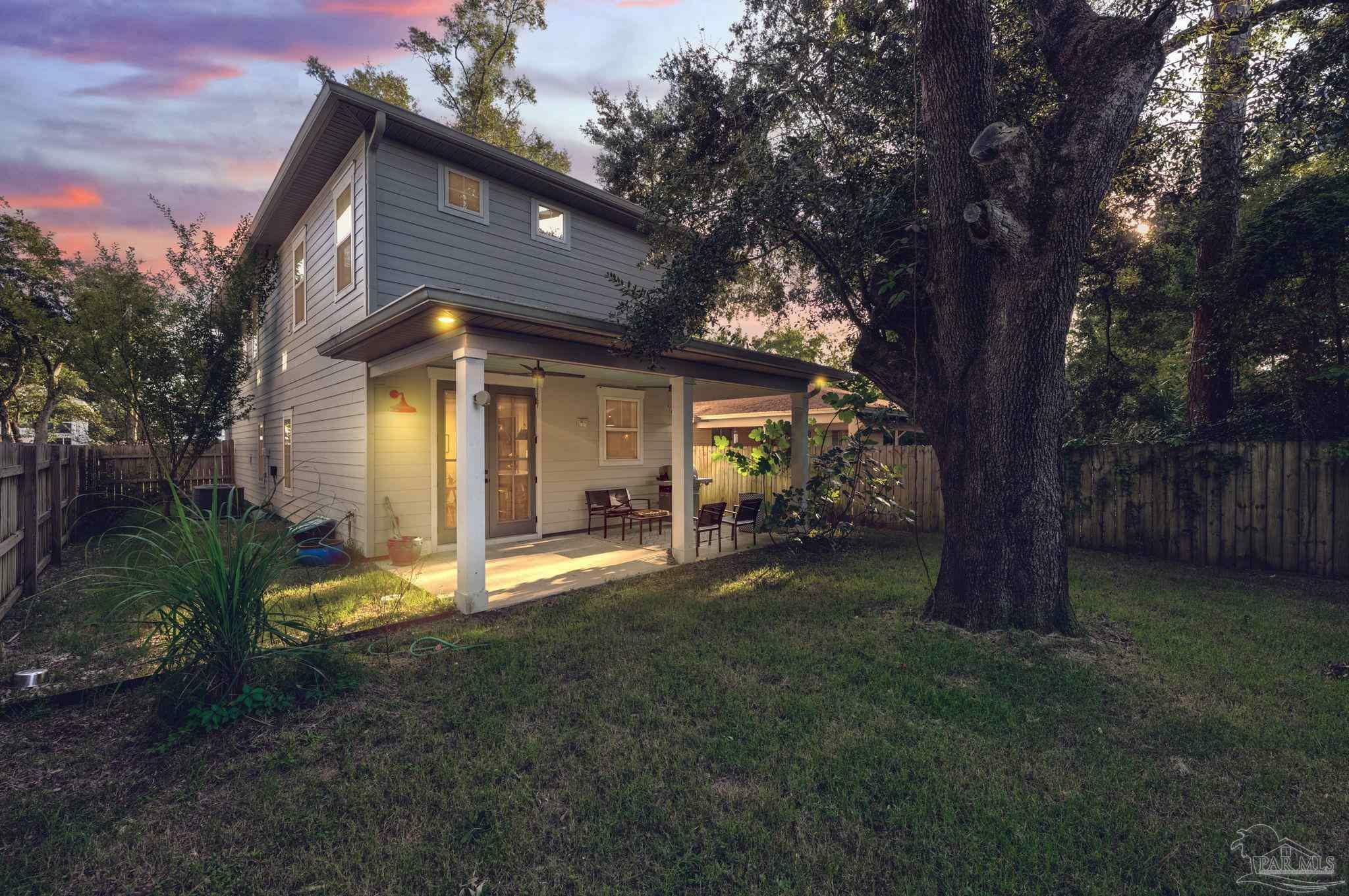 Property Photo:  1120 E Hayes St  FL 32503 