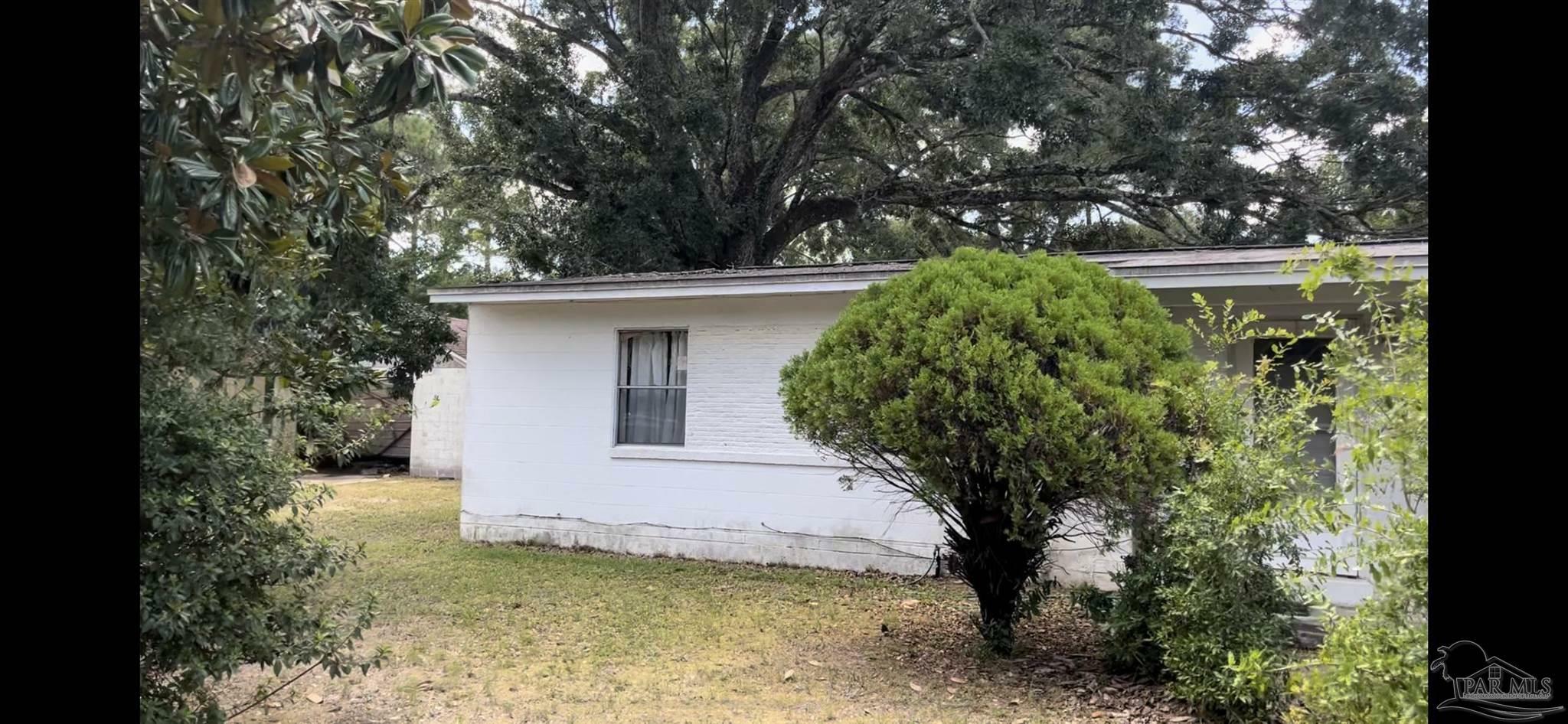 Property Photo:  121 Warwick Ave  FL 32503 