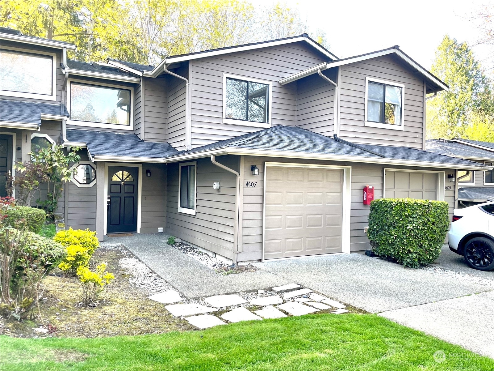 Property Photo:  4107 159th Avenue NE 22C  WA 98052 