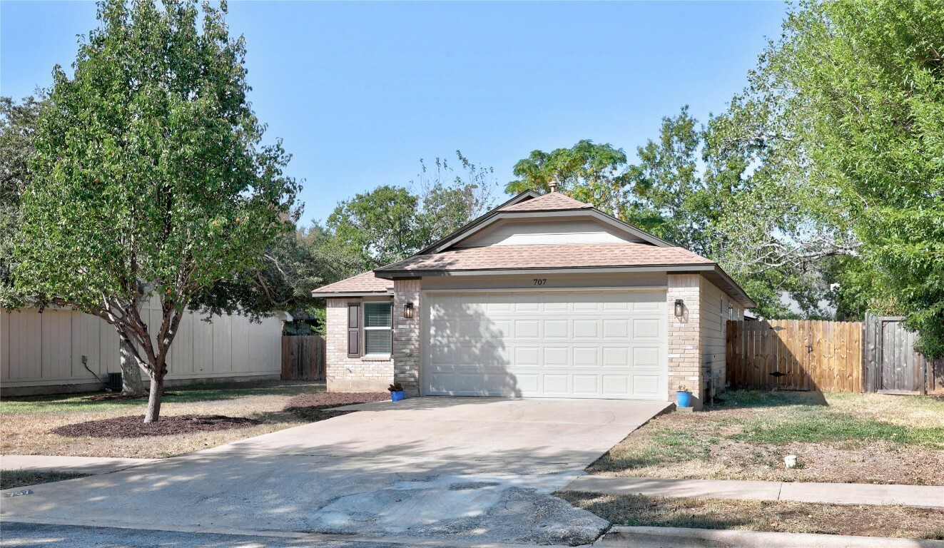 Property Photo:  707 Pecan Pass  TX 78613 