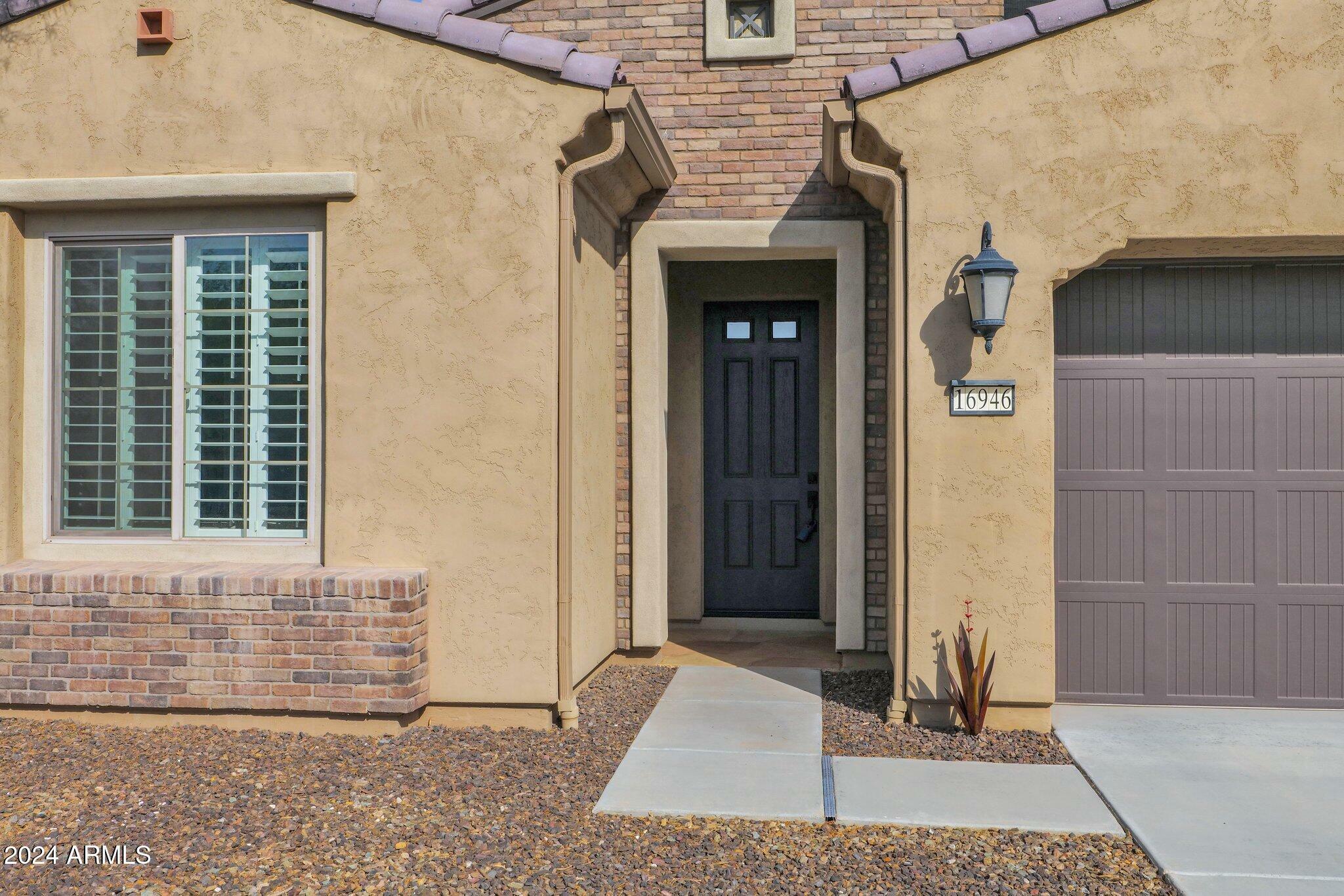 Property Photo:  16946 W Holly Street  AZ 85395 