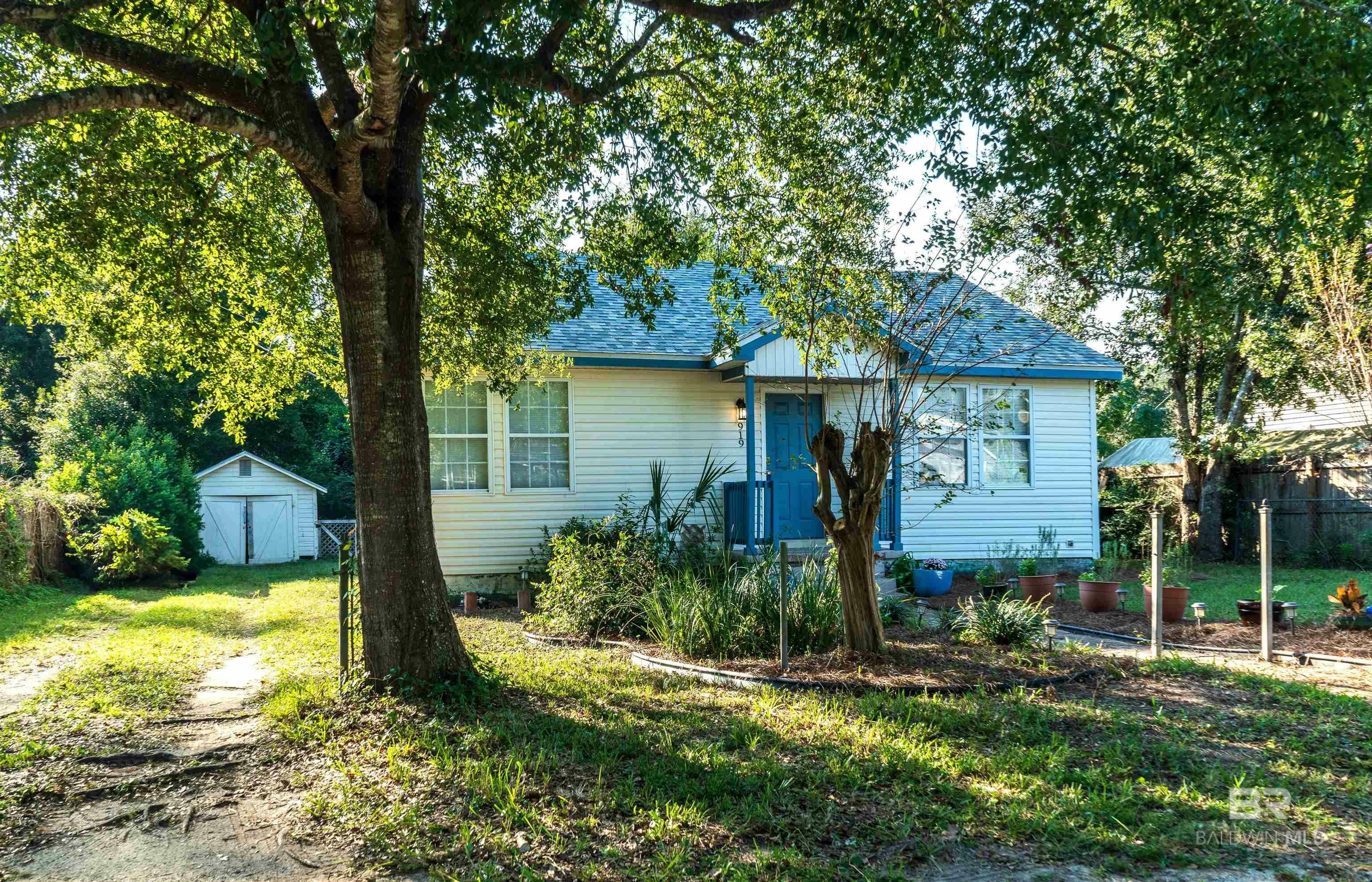 Property Photo:  919 N 58th Avenue  FL 32506-9999 