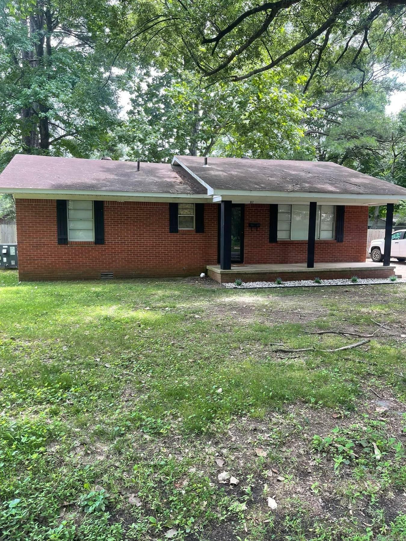 Property Photo:  617 S Clayton Street  AR 72461 