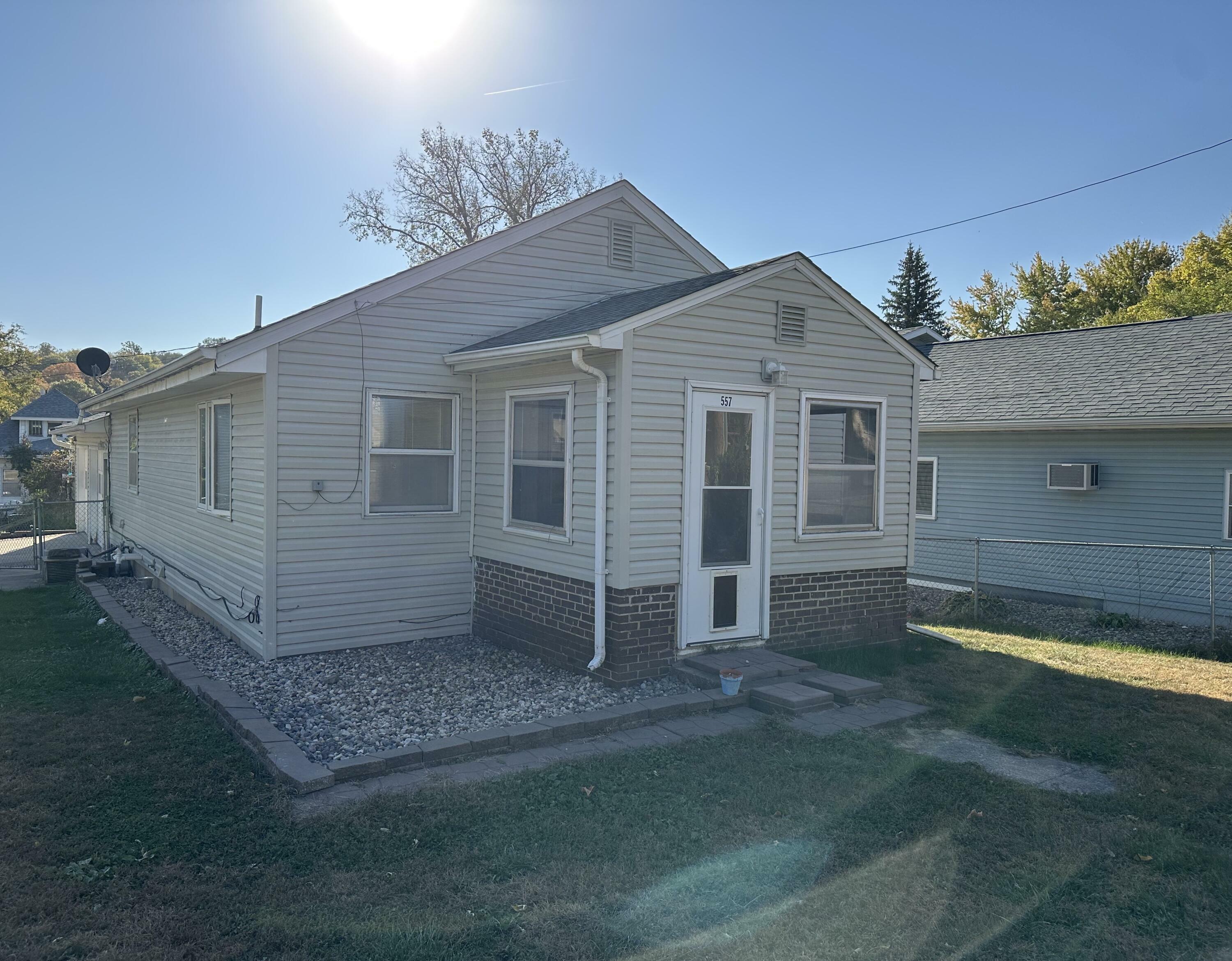 Property Photo:  557 2nd Street NW  IA 50501 