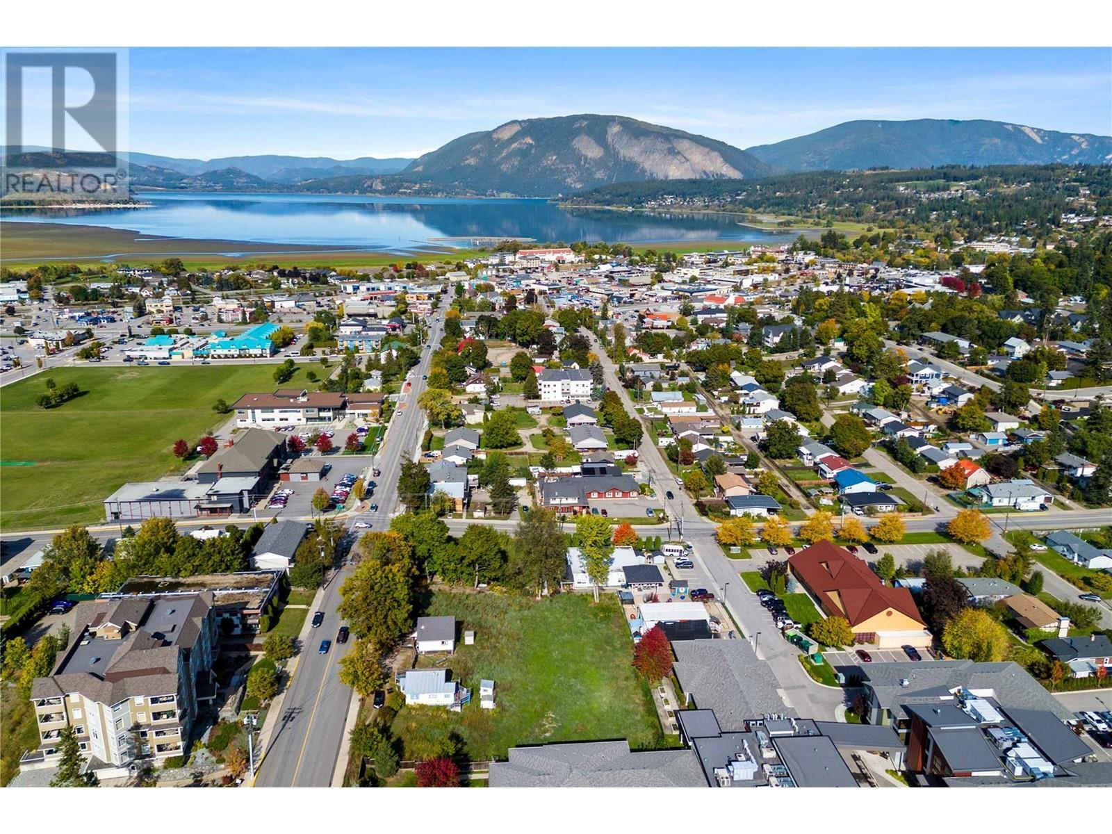 Shuswap Street Southeast  Salmon Arm BC V1E 2B9 photo