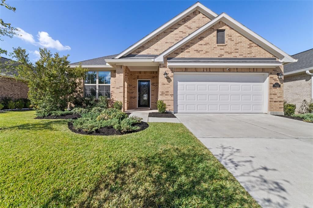 Property Photo: 7922 Royal Palm Drive TX 77441