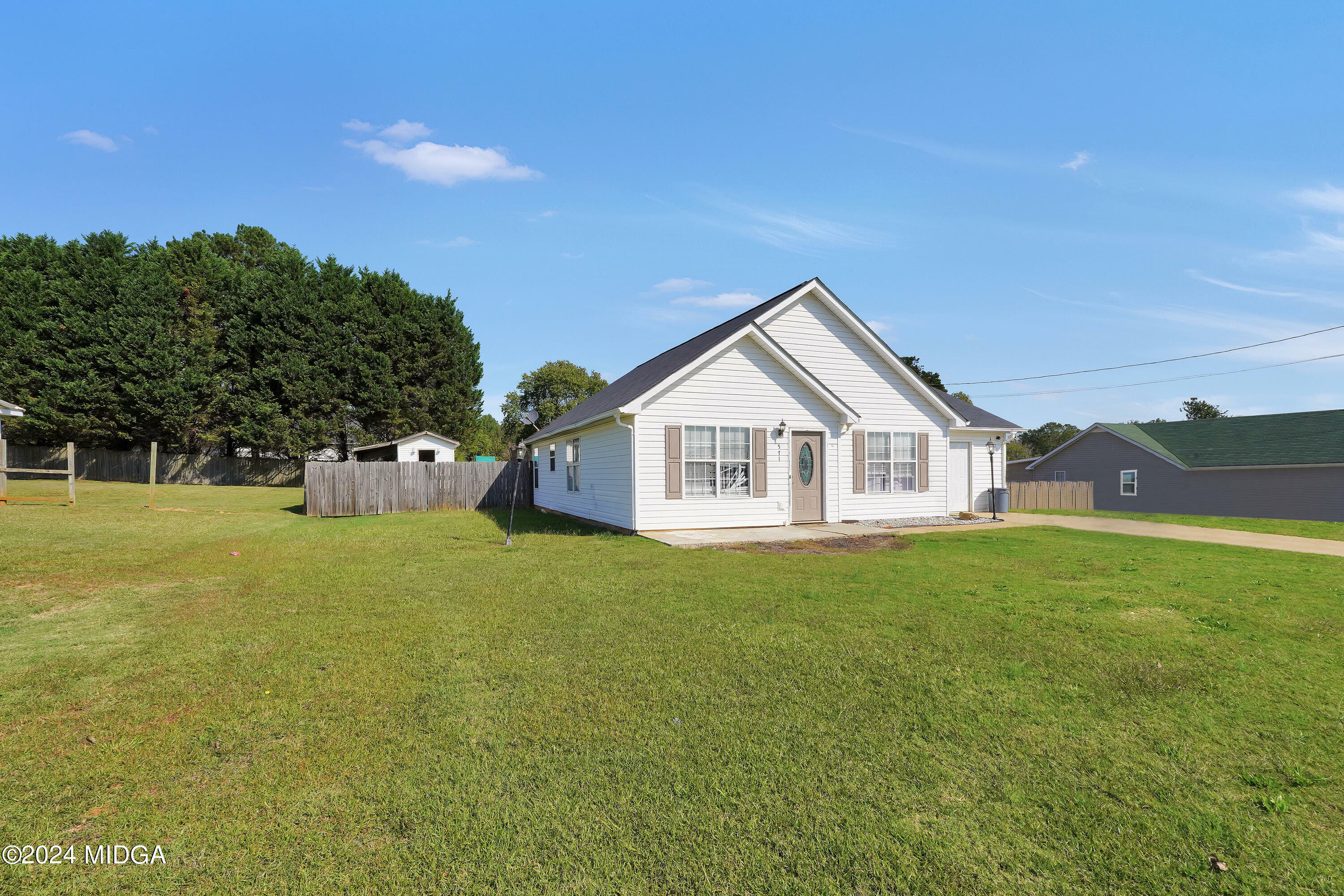 Property Photo:  571 Regal Road  GA 30233 