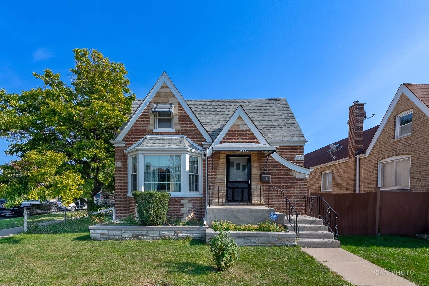 Property Photo:  6173 N Nagle Avenue  IL 60646 