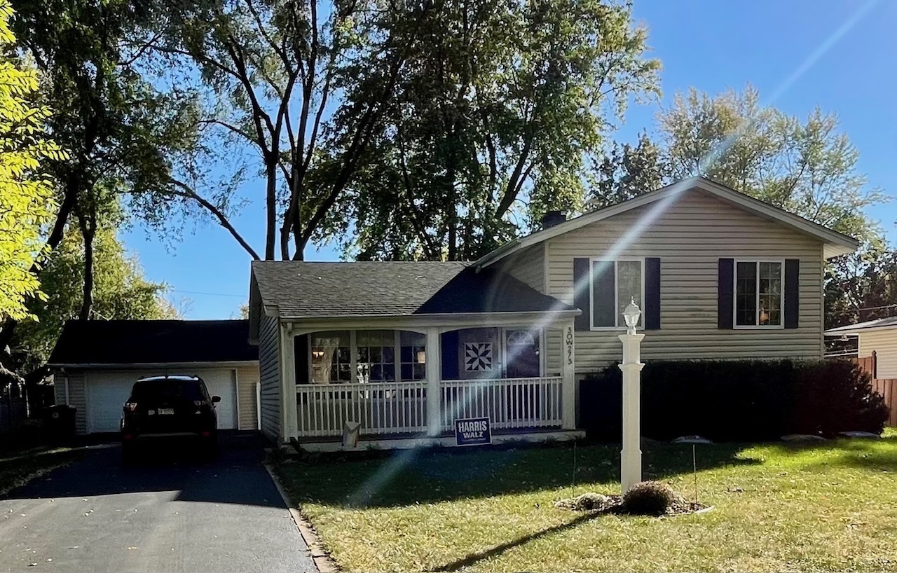 Property Photo:  30W273 Claymore Lane  IL 60563 