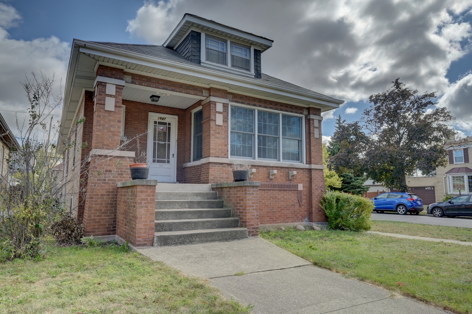 Property Photo:  1647 Ridgeland Avenue  IL 60402 