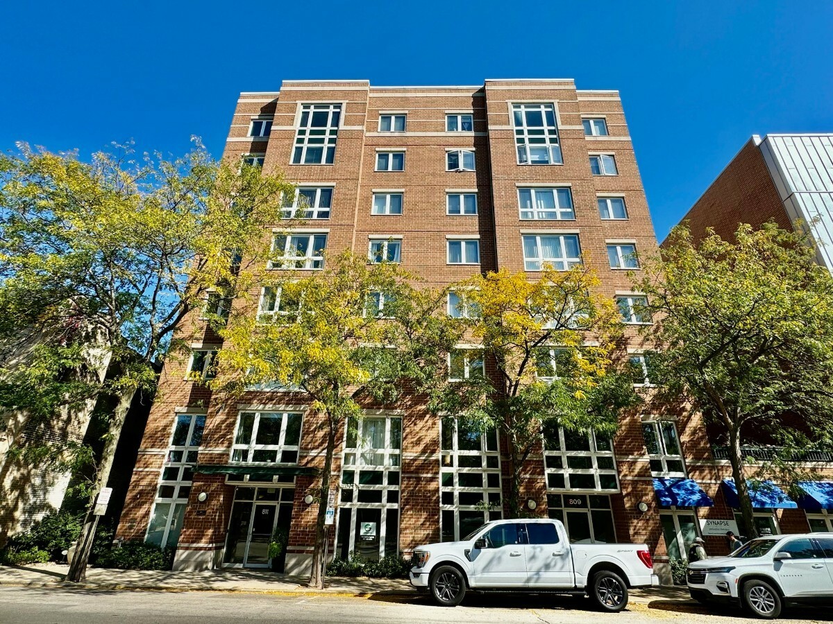 811 Chicago Avenue 305  Evanston IL 60202 photo