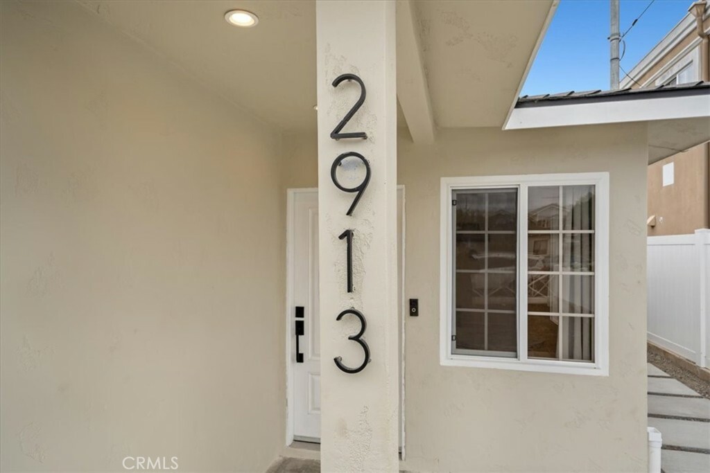 Property Photo:  2913 S Denison Avenue  CA 90731 