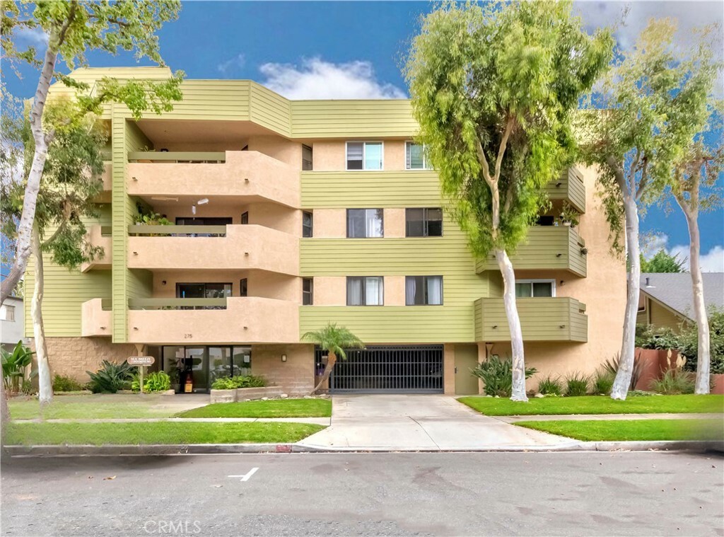 Property Photo:  275 Esperanza Avenue 403  CA 90802 