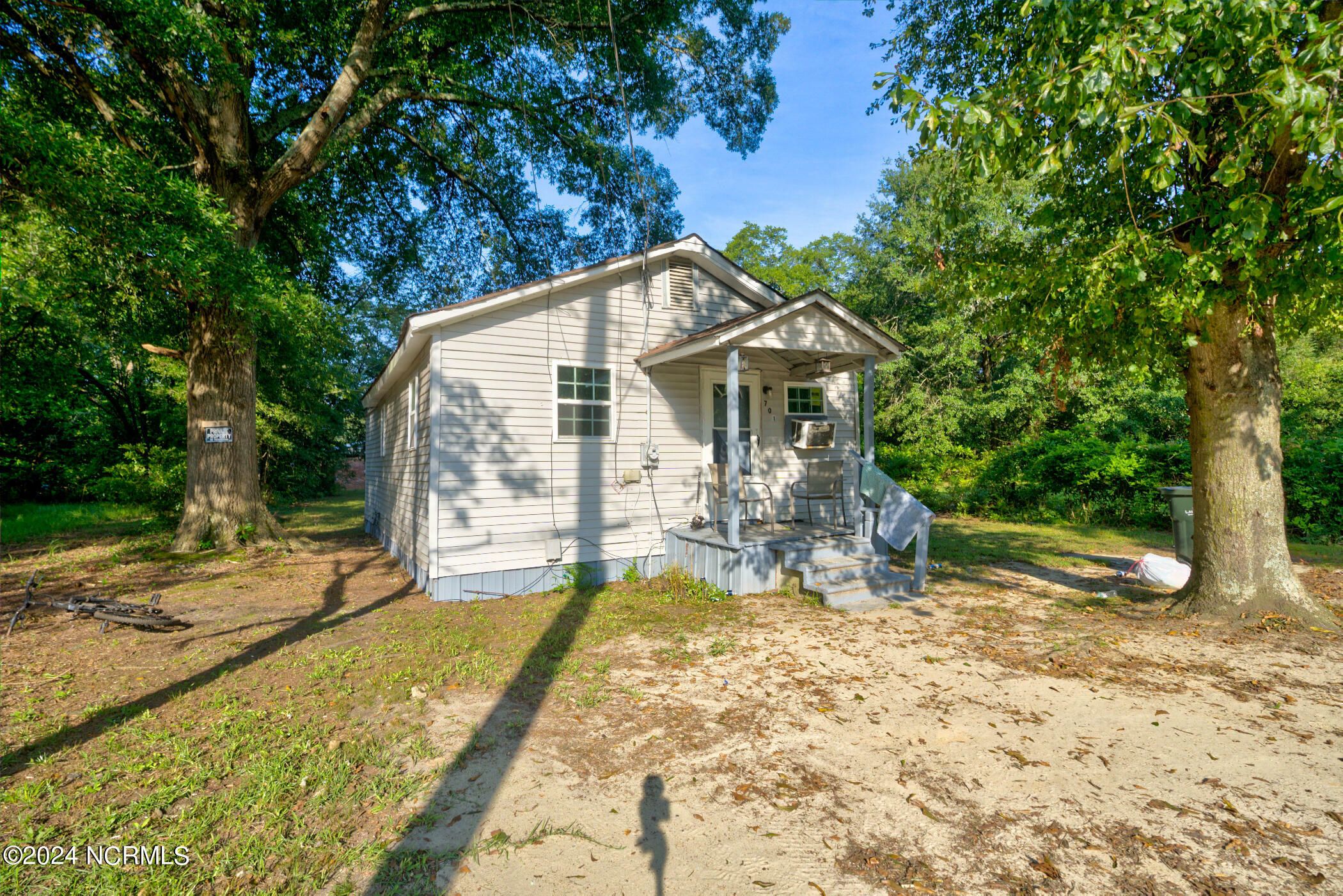 Property Photo: 701 Anne Street NC 28352