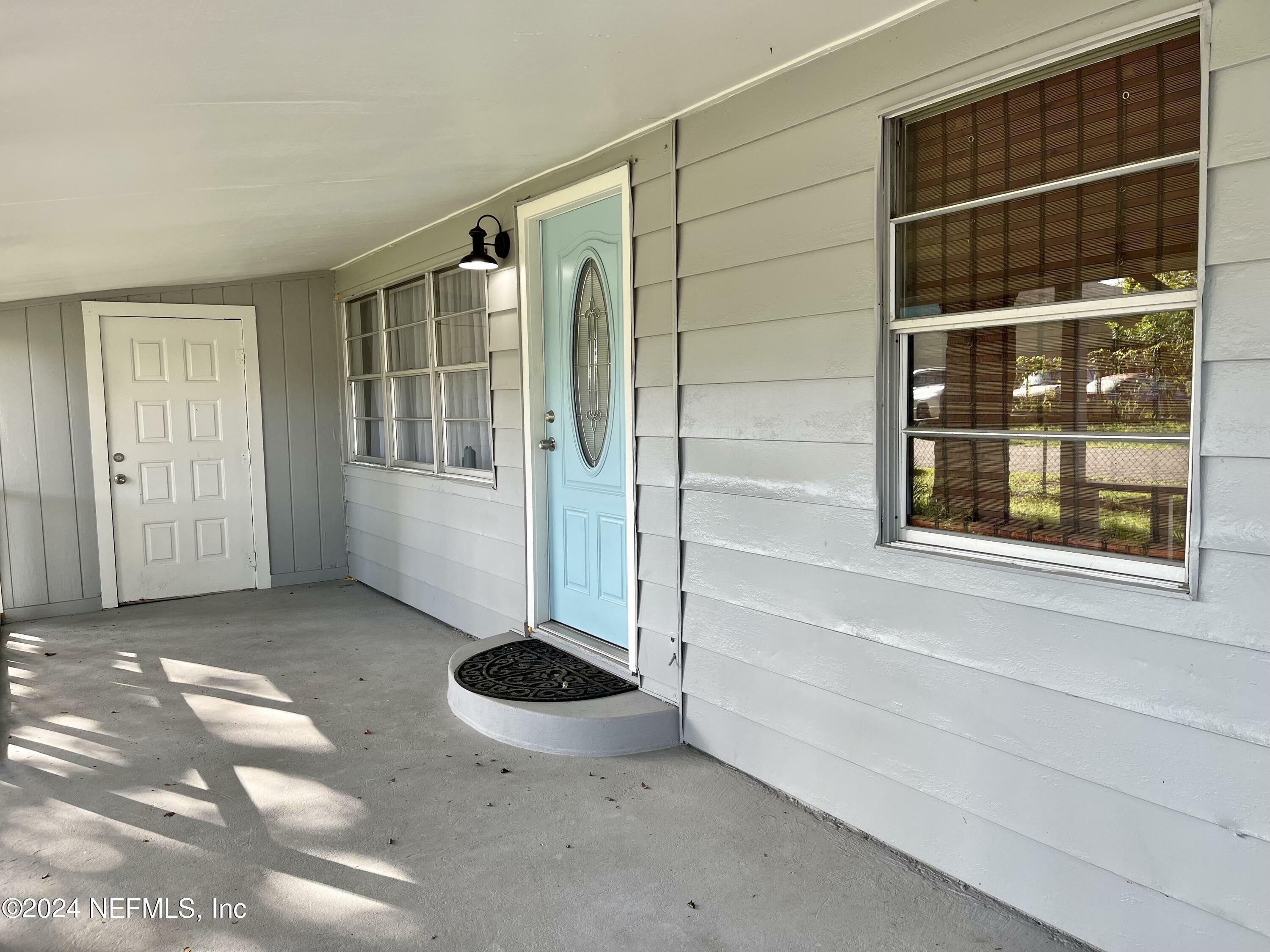 Property Photo:  284 Leo Street  FL 32084 