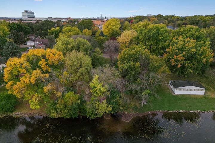 Property Photo:  489 Gentry Avenue N  MN 55128 