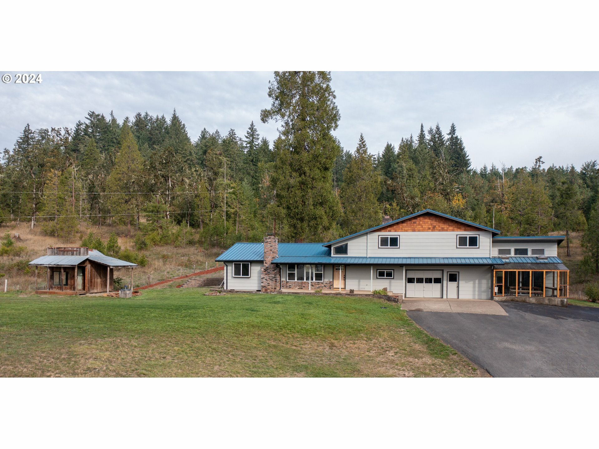 Property Photo: 37075 Camp Creek Rd OR 97478