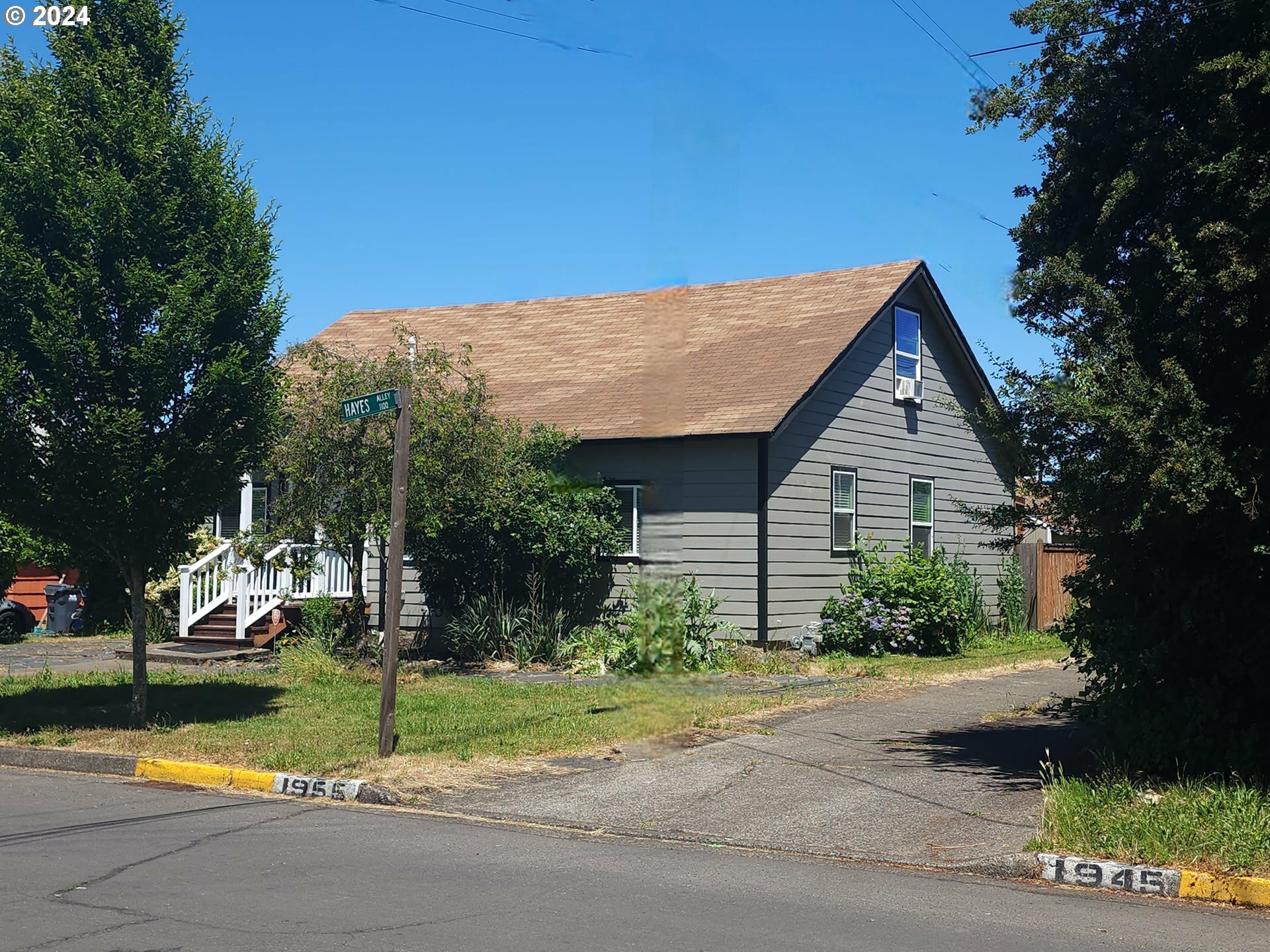 Property Photo:  1955 W 12th Ave  OR 97402 