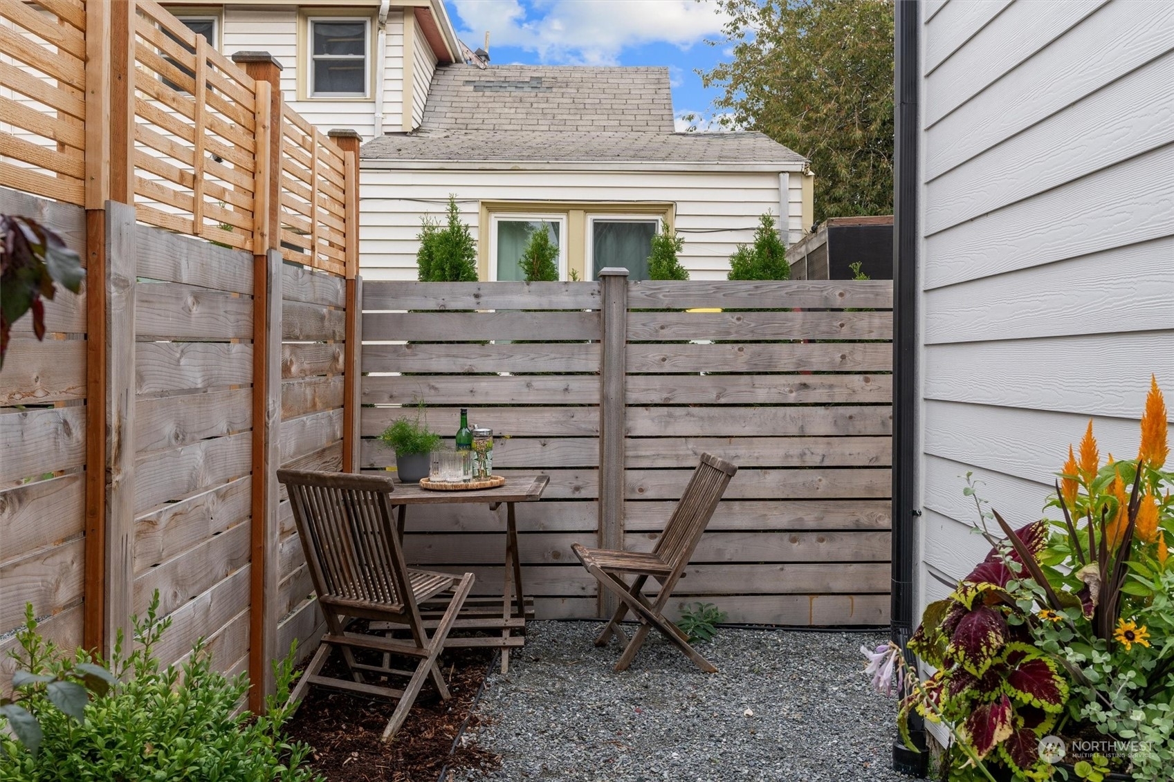 Property Photo:  130  28th Avenue B  WA 98122 