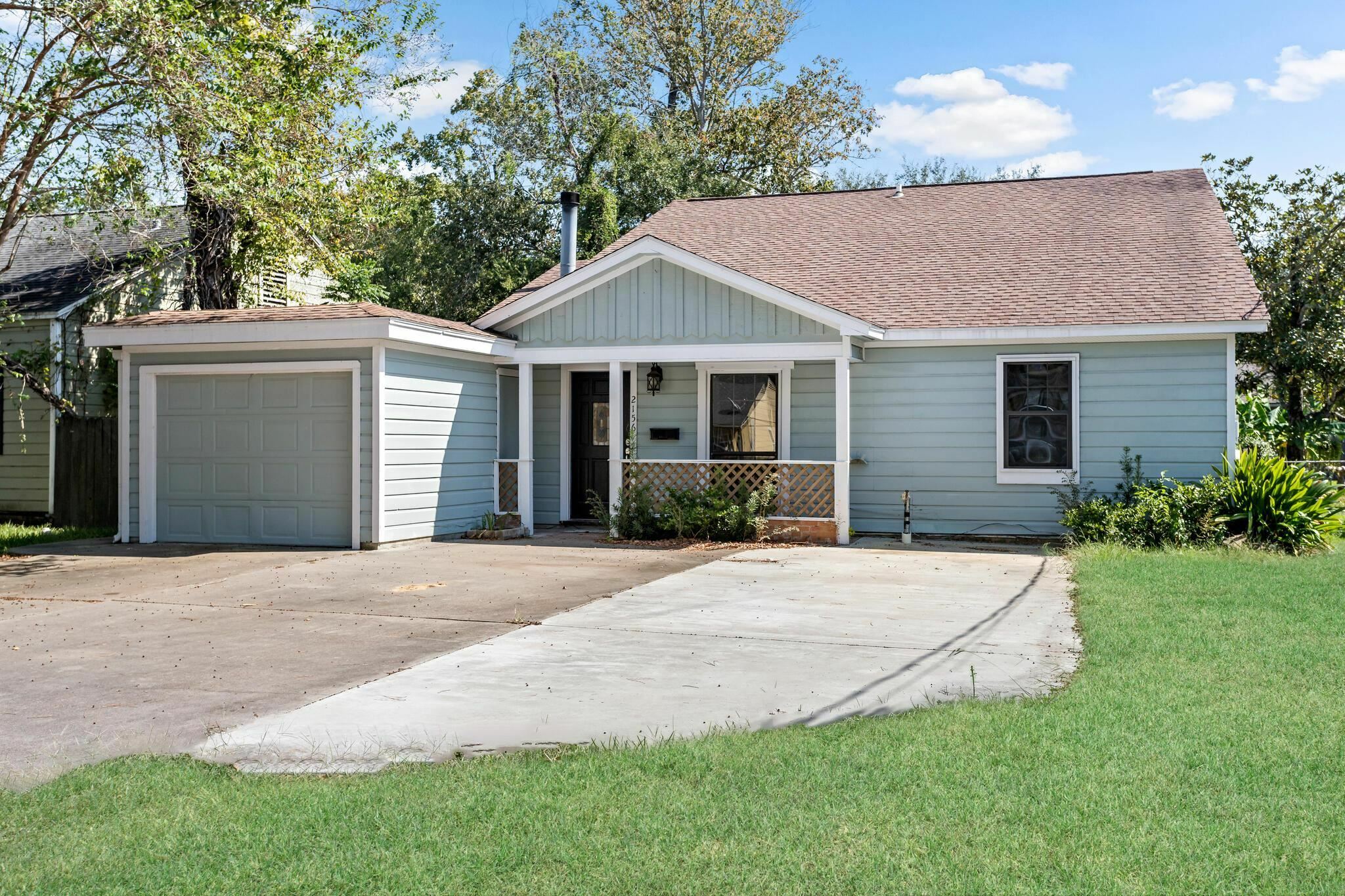 Property Photo: 2156 Central Dr TX 77706