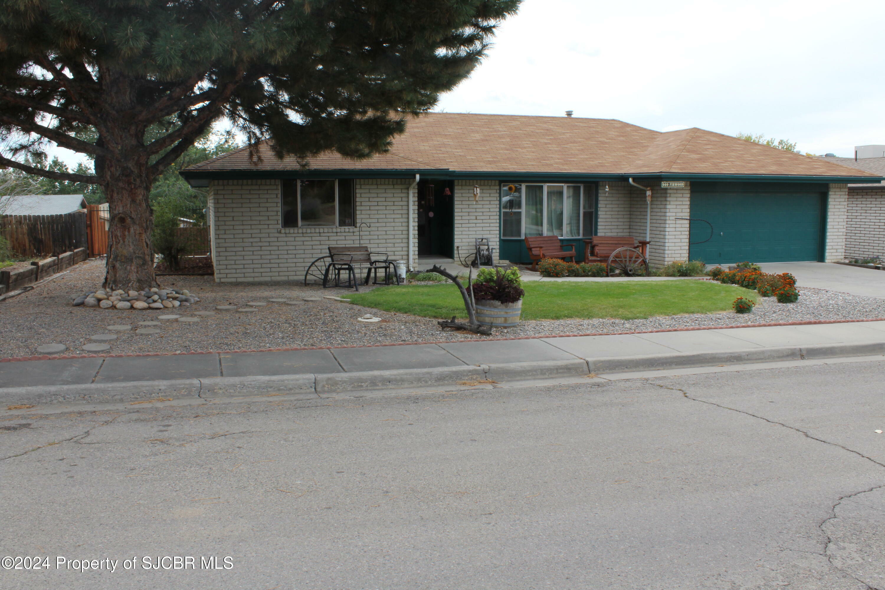 Property Photo:  909 W Firwood Street  NM 87413 