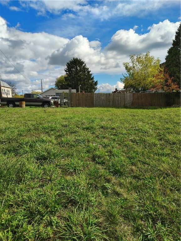 Property Photo:  220 Maple Ave  PA 15301 