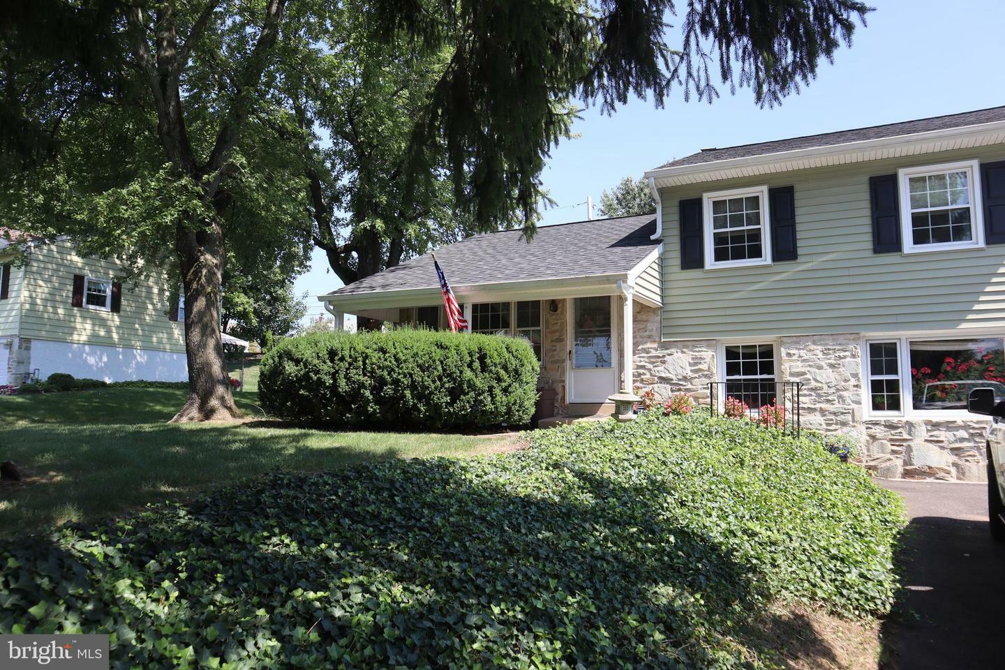 Property Photo:  633 Lynne Drive  PA 18966 