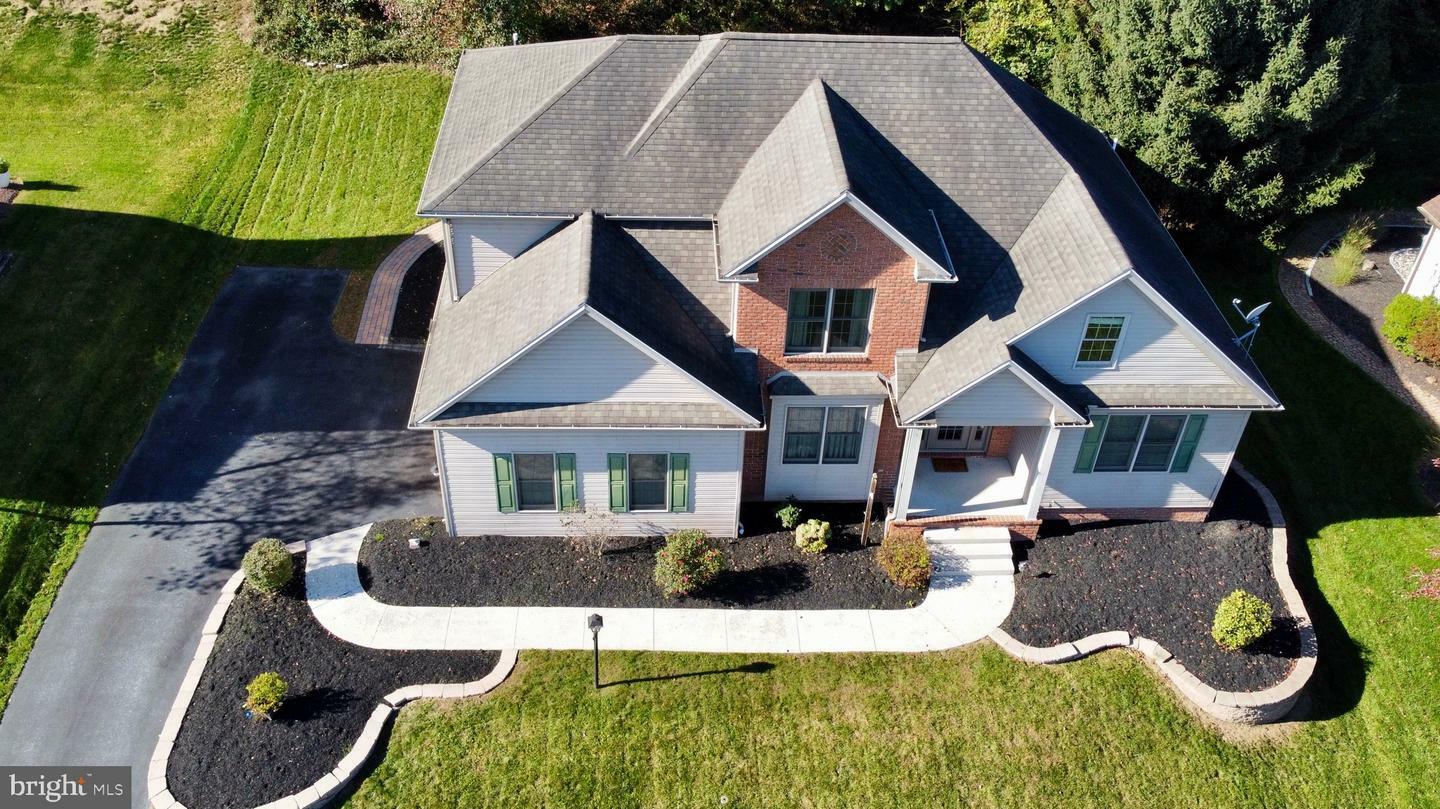 Property Photo:  1018 Country Club Road  PA 17011 