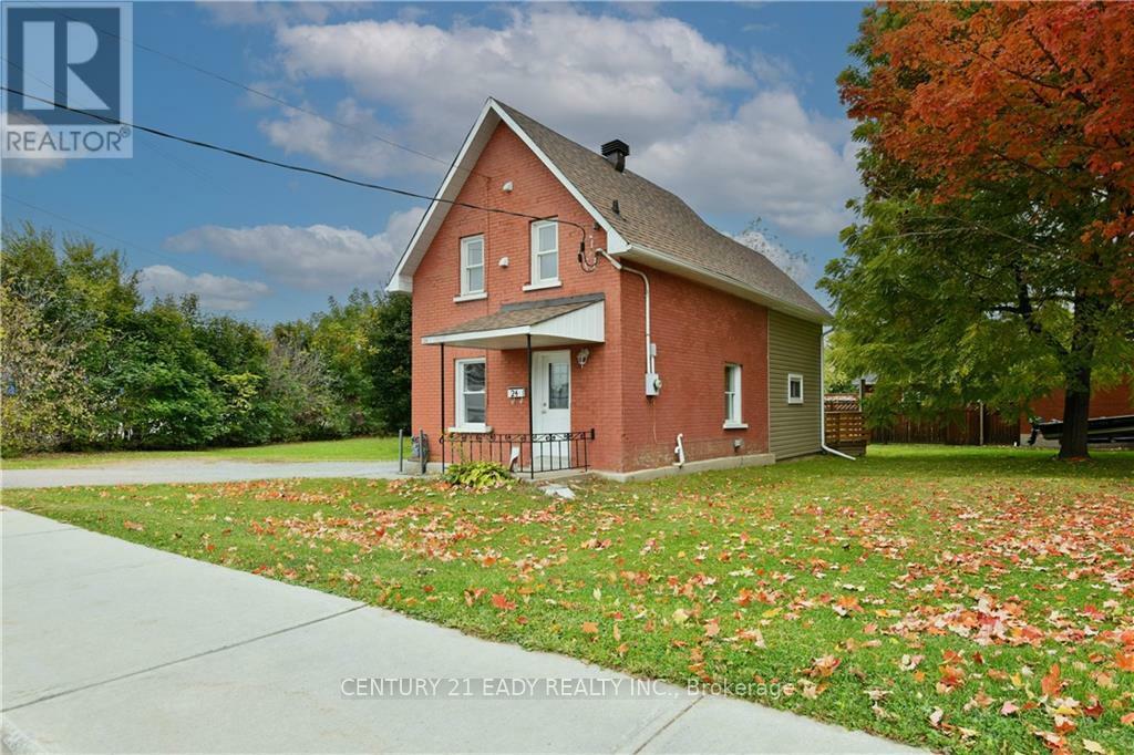 Property Photo:  24 Munroe Avenue East  ON K7V 3J8 