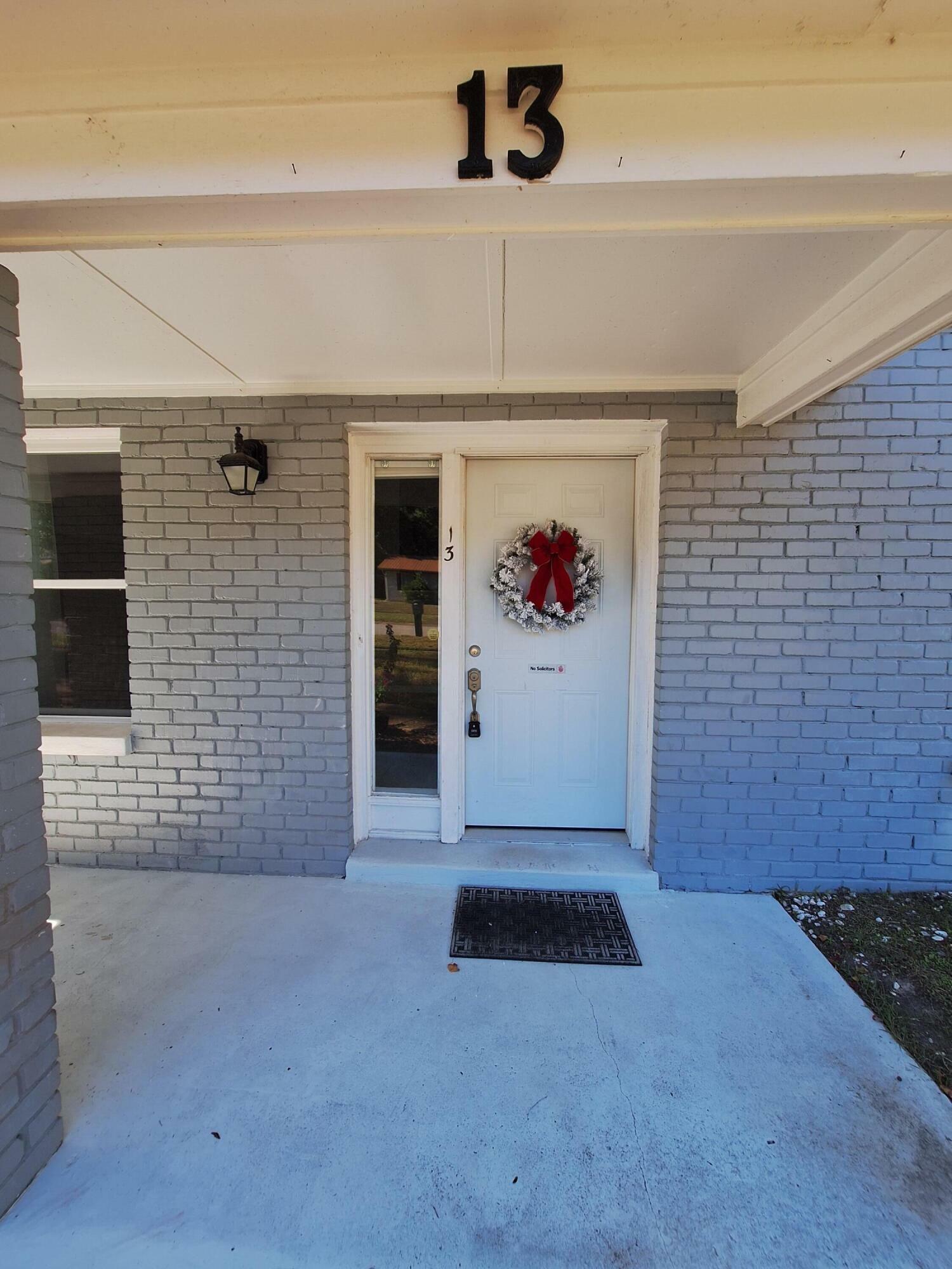 Property Photo:  13 Caswell Circle  FL 32569 