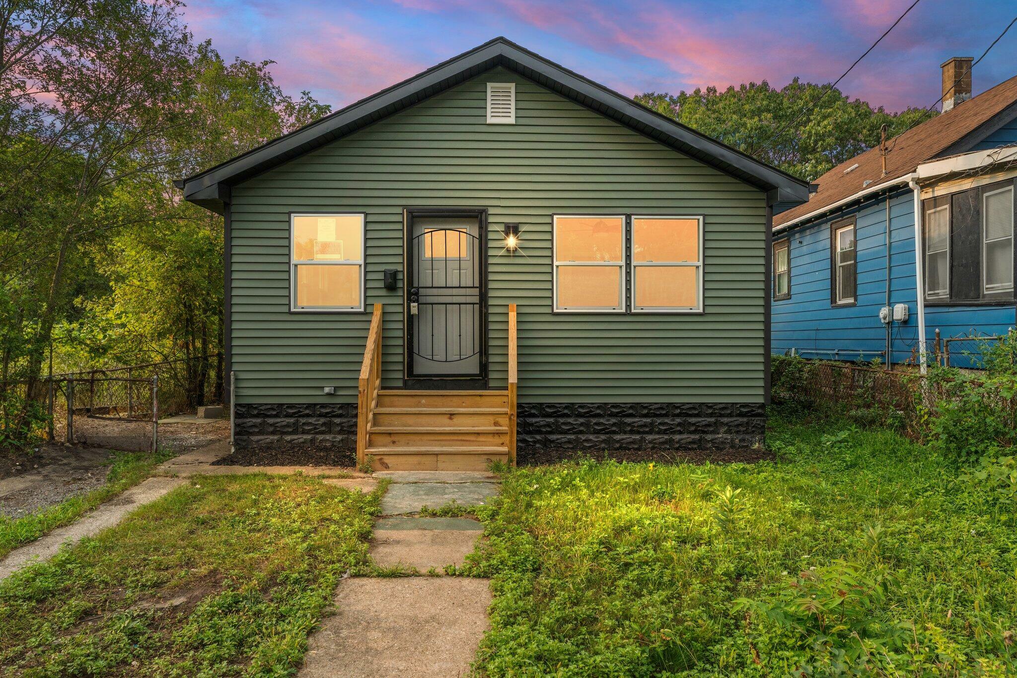 Property Photo:  2571 W 9th Avenue  IN 46404 