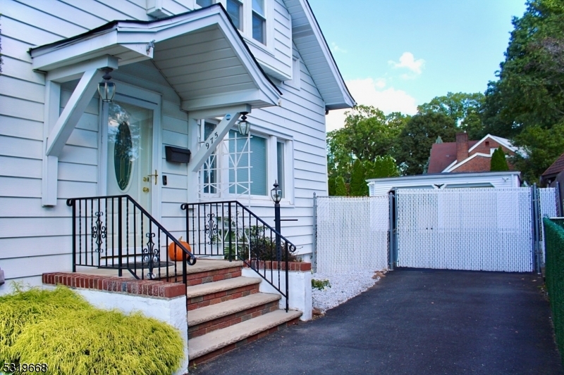 Property Photo:  975 Roosevelt Avenue  NJ 07083 