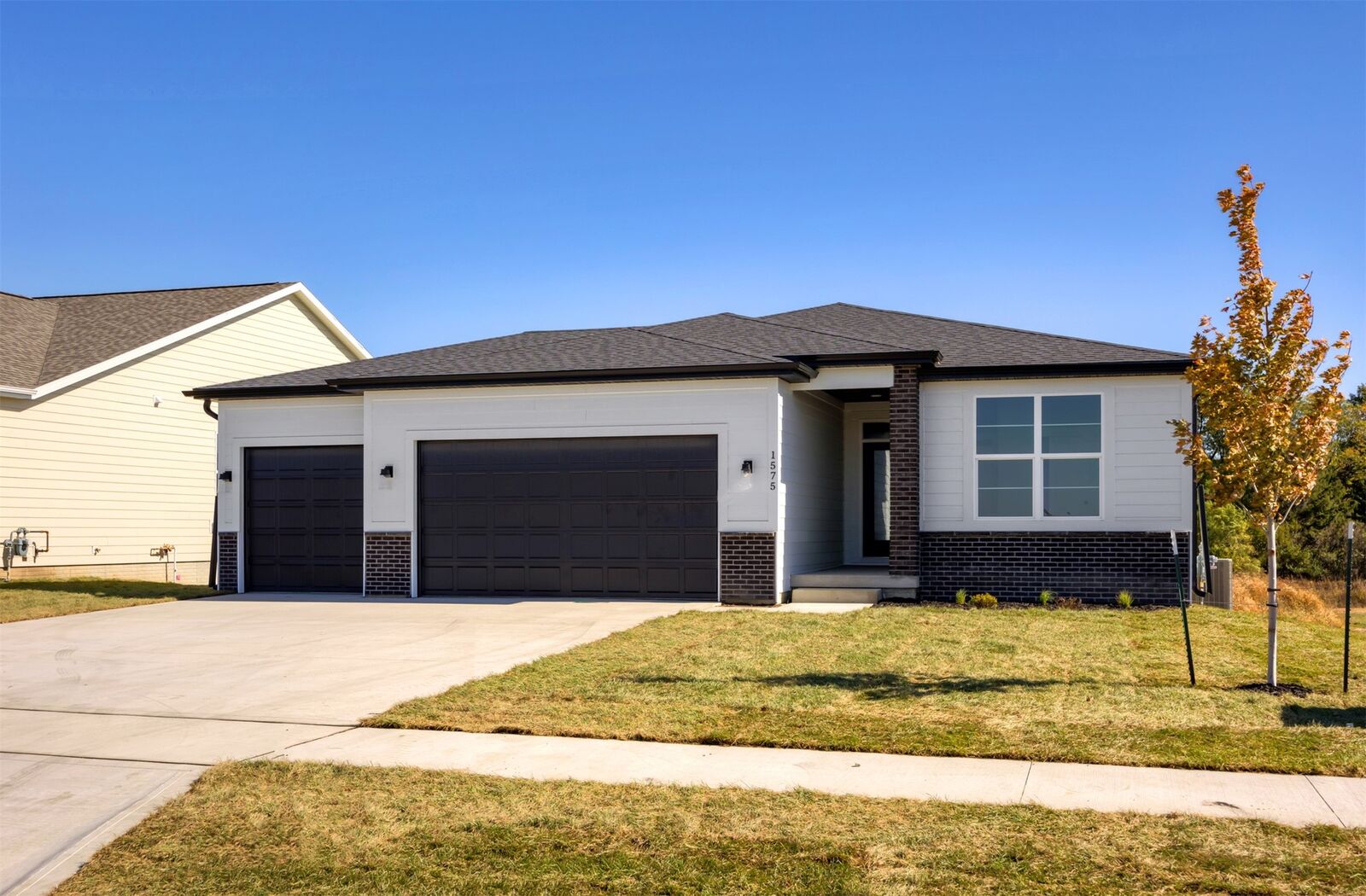 Property Photo:  1575 NW Parkside Lane  IA 50263 