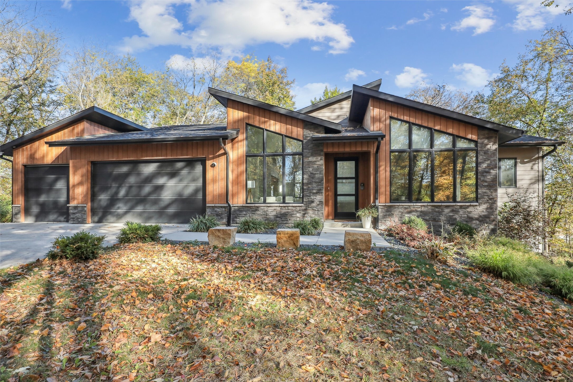 Property Photo:  5705 SW Landview Drive  IA 50265 