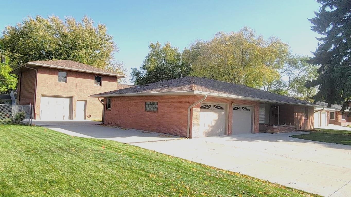 Property Photo: 321 E Circle Dr NE 69101