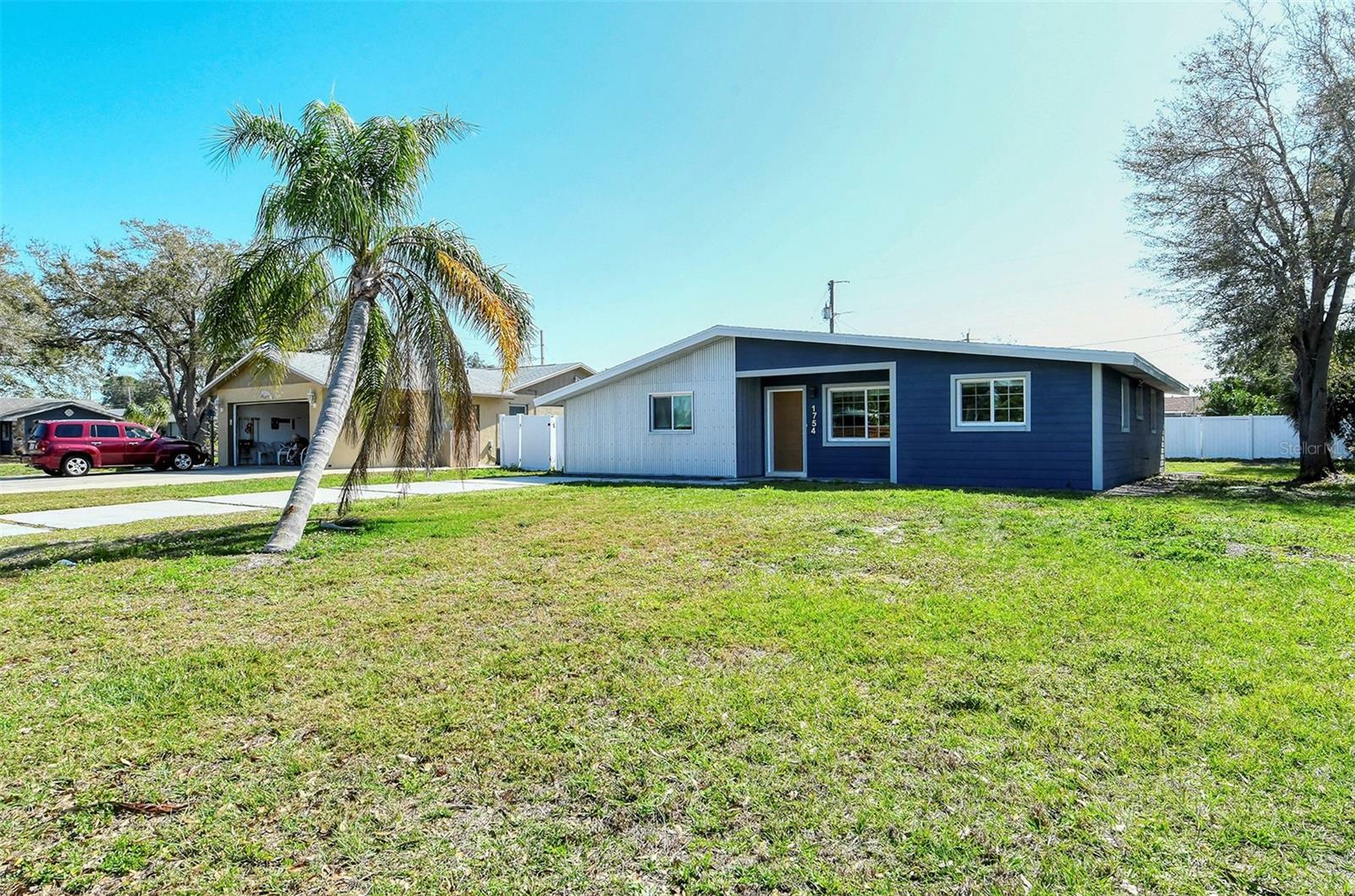 Property Photo:  1754 Joyce Street  FL 34231 