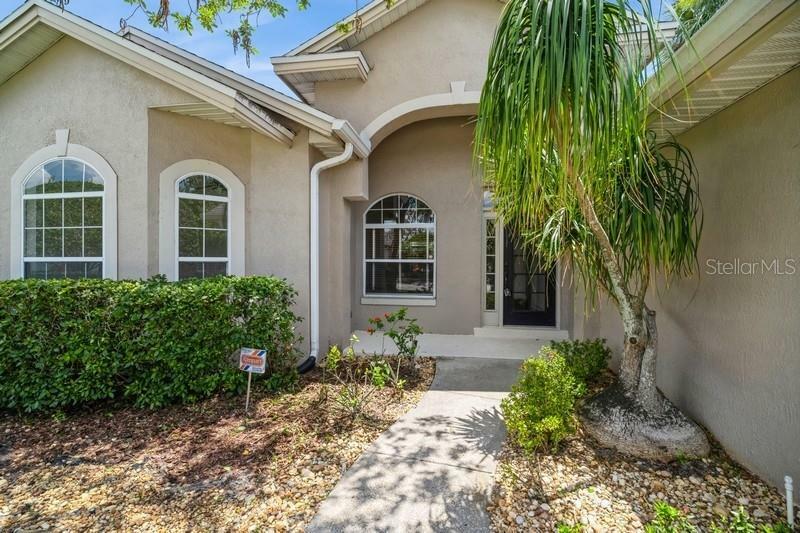 Property Photo: 2657 Queen Mary Place FL 32751