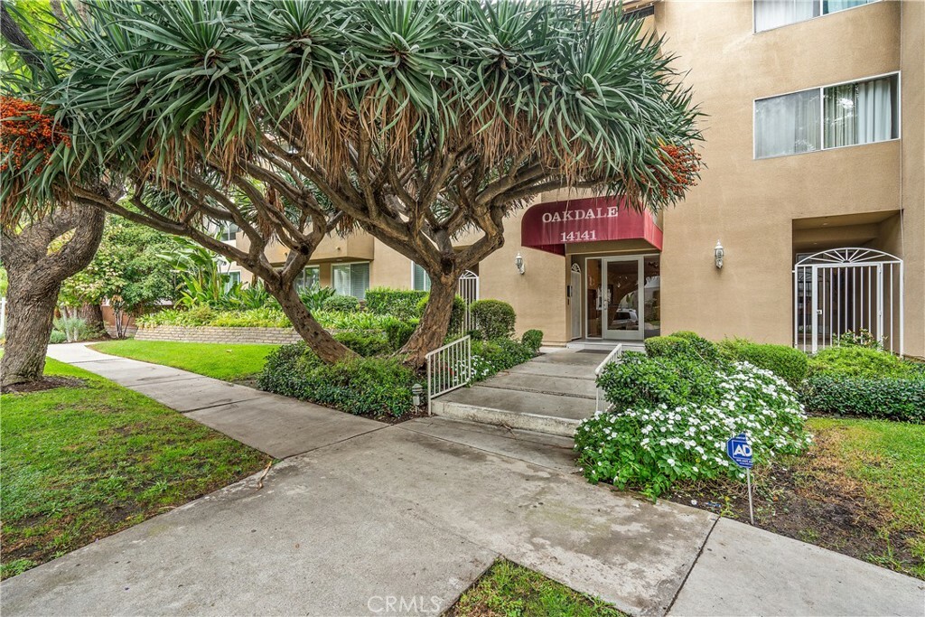 Property Photo:  14141 Dickens Street 212  CA 91423 