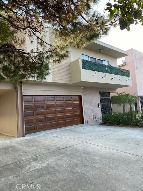 Property Photo:  8556 Gregory Way 2  CA 90035 