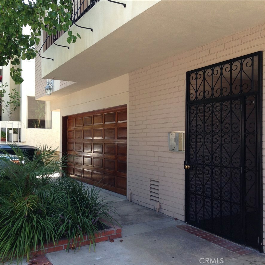 Property Photo:  8556 Gregory Way 2  CA 90035 