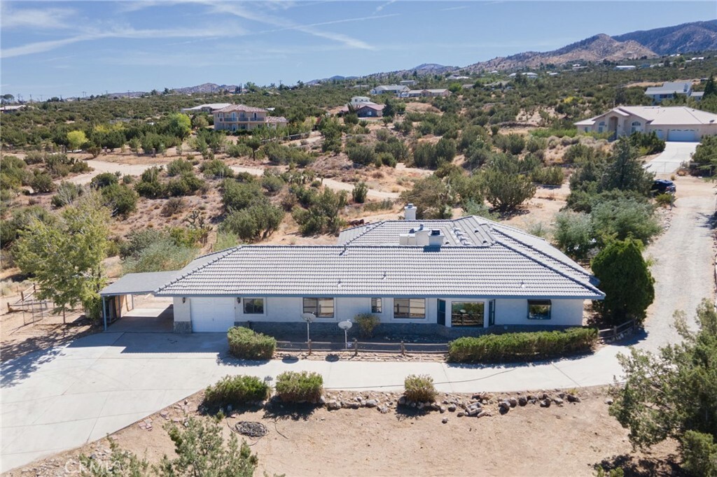 Property Photo: 1074 Tamarack Road CA 92372