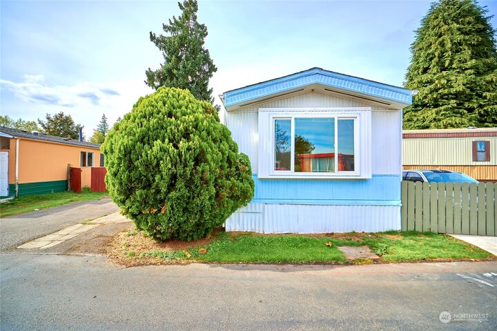 Property Photo:  15232  272nd Street SE 90  WA 98042 