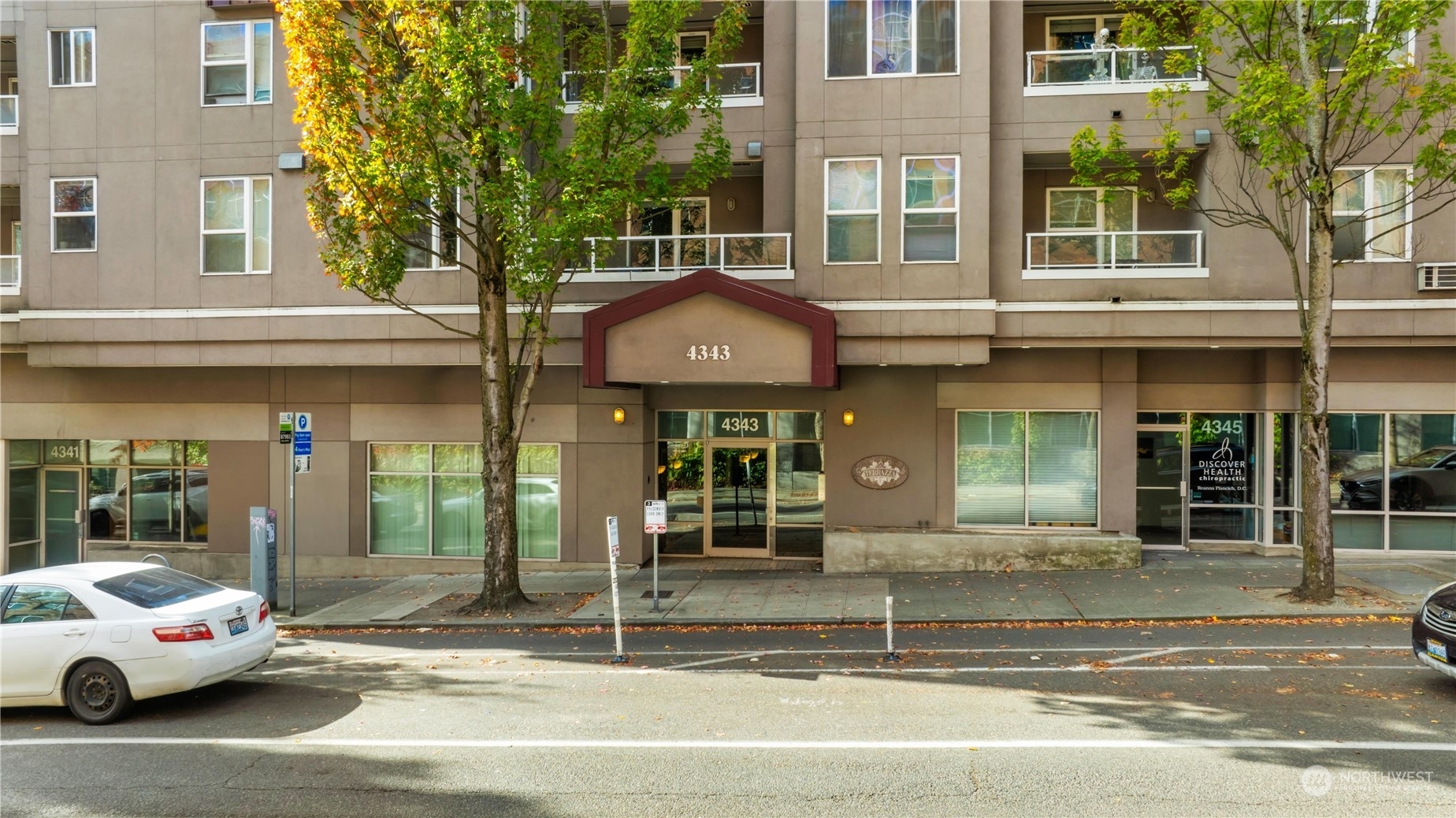 Property Photo:  4343 Roosevelt Way NE 407  WA 98105 