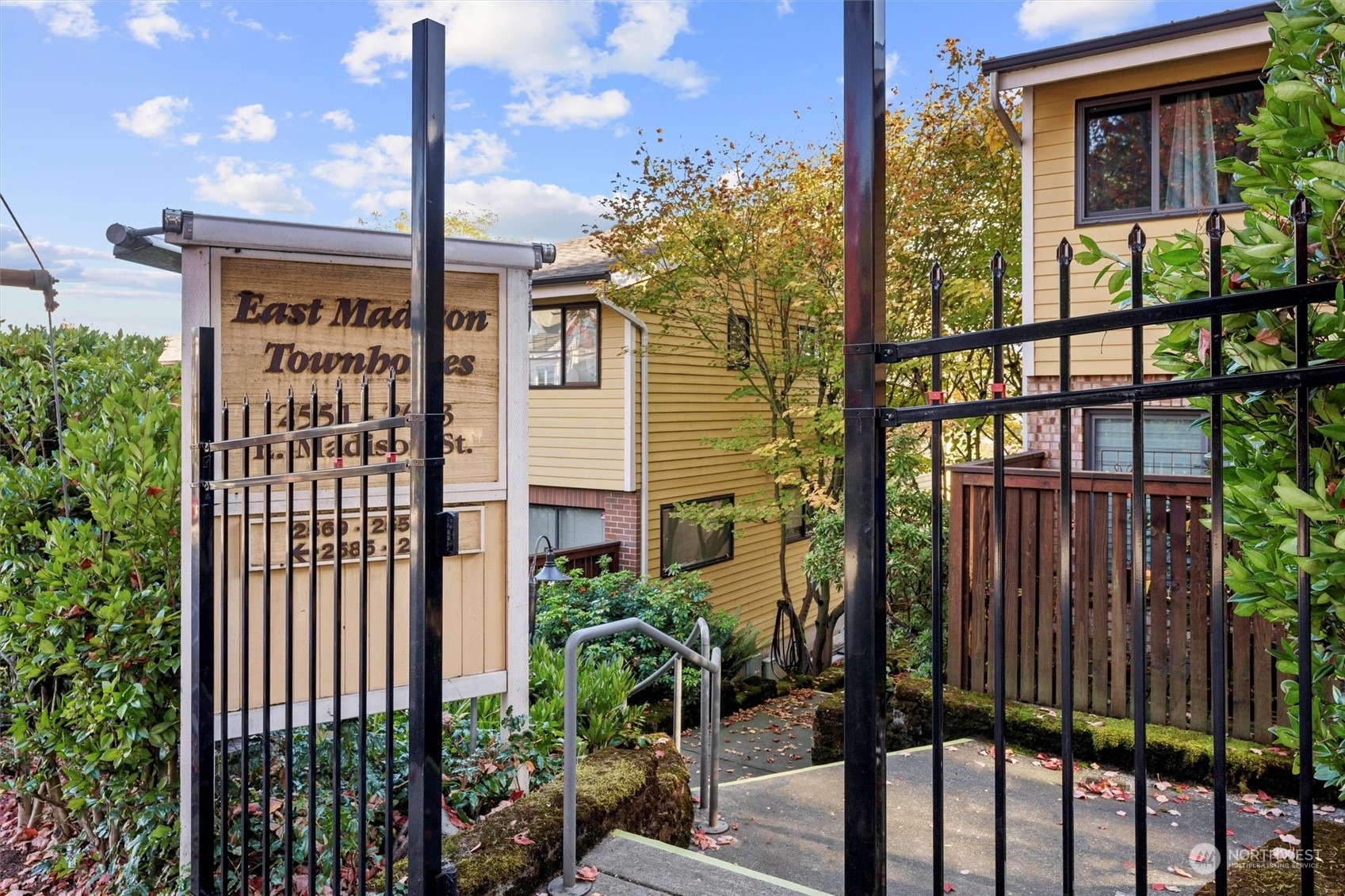 Property Photo:  2591 E Madison Street 2595  WA 98112 