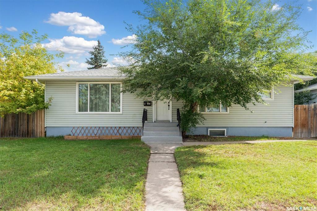 1805 Clarence Avenue S  Saskatoon SK S7H 2E9 photo