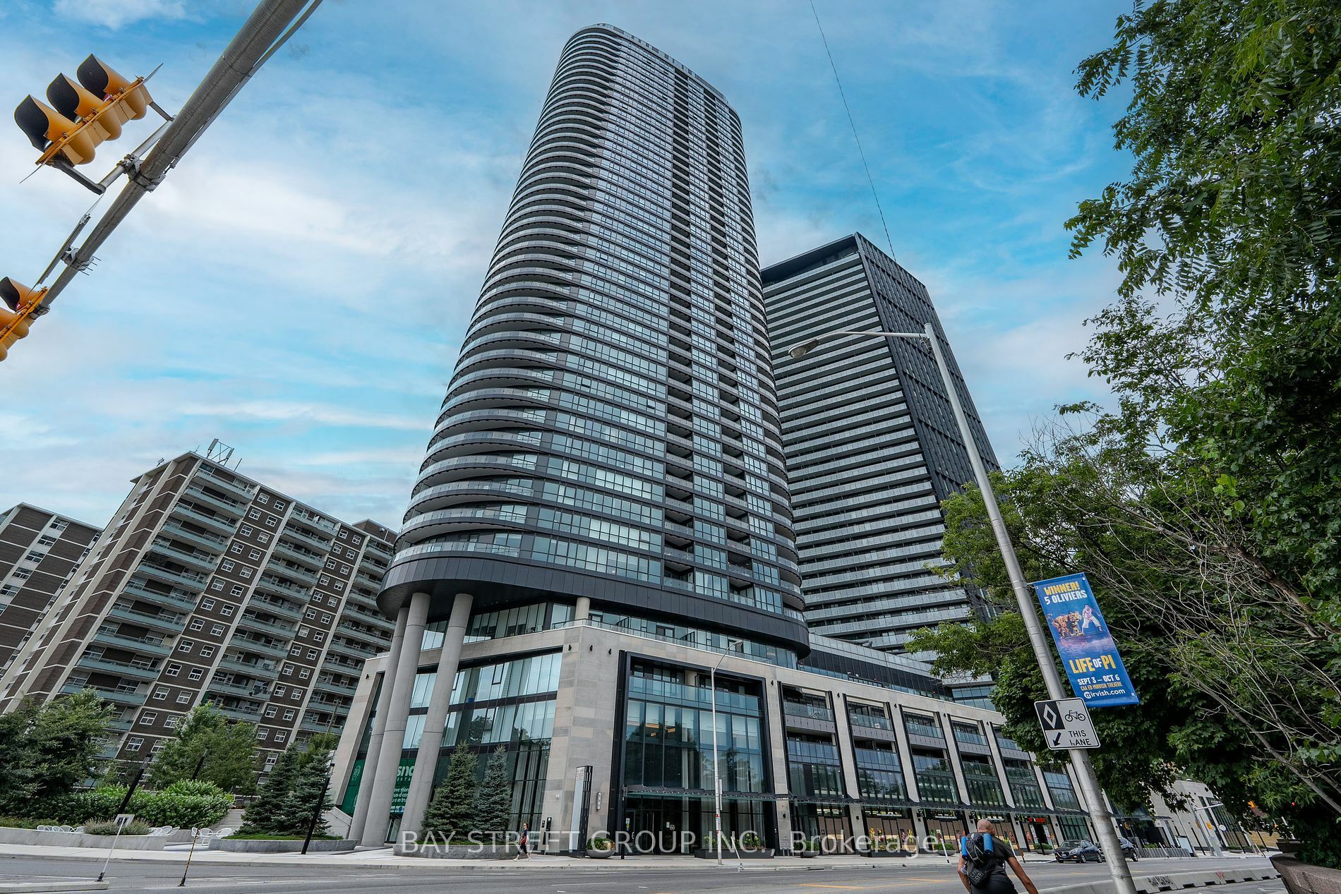 Property Photo:  585 Bloor St E 2922  ON M4W 0B3 