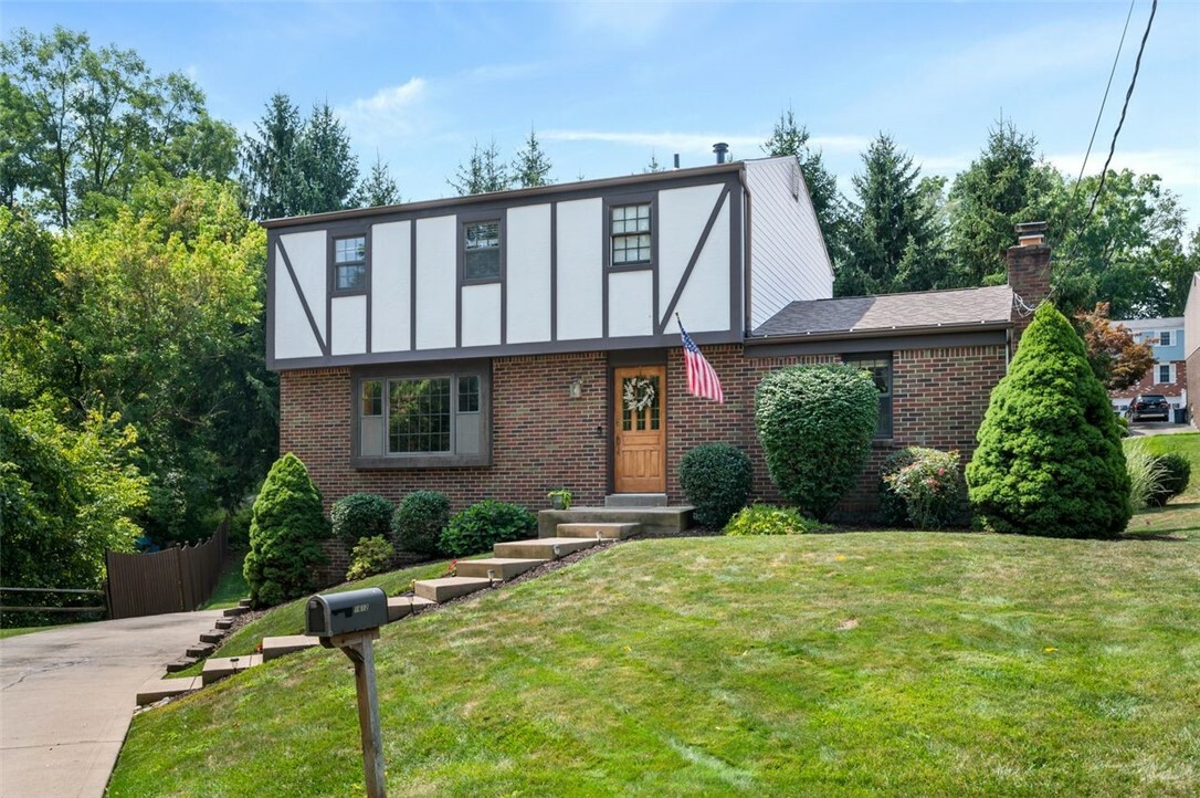 Property Photo:  1612 Leona Ave  PA 15129 