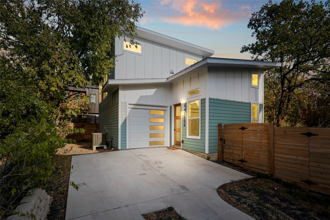 Property Photo:  1609 Greenwood Avenue B  TX 78721 