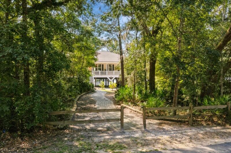 Property Photo:  385 Red Barn Road  FL 32439 